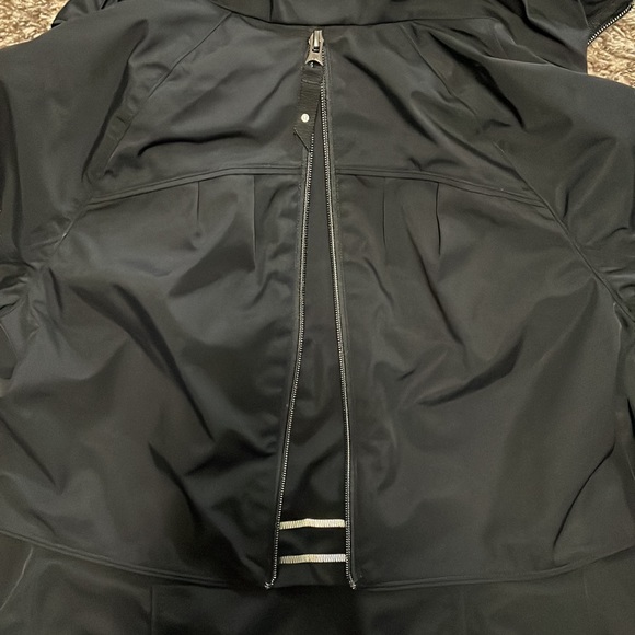 Lululemon Jacket - NWOT size 2 - Picture 8 of 10